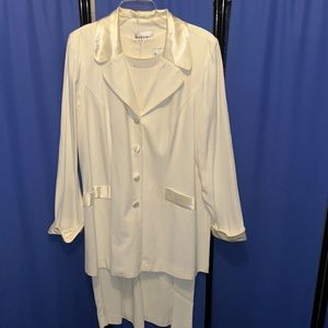 Beautiful Pastel 2-Piece Suit